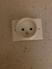 Legrand 050860 Prise de courant pour plinthe 16A 250V 2P+T