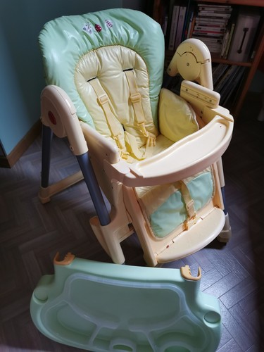 Chaise haute bébé - ., deux