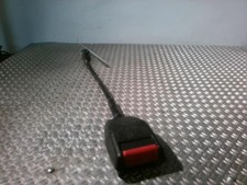 Attache ceinture avant droit