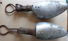 Vintage  deux embauchoirs à chaussure en métal. Marque Above
