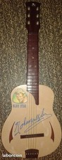 JOHNNY HALLYDAY RARE GUITARE JOUET D ENFANT DANS SON JUS  BLUE STAR