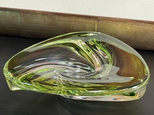 Art glass dish signed val - art,