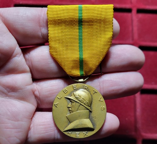 128 medal insignia - ~,