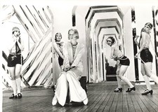 BOY FRIEND twiggy photo presse