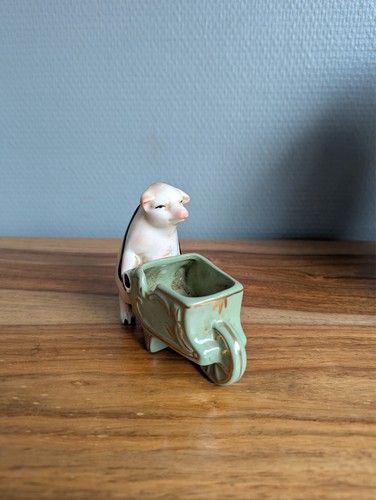 Beau petit cochon la - à,