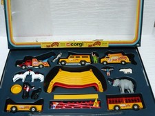 Corgi-toys - coffret cirque Jean Richard avec véhicules, accessoires, chapiteau.