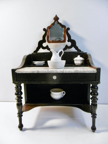 Rare petite table - rare, toilette