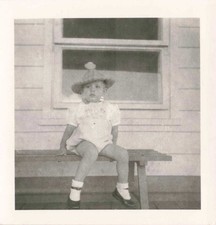 OLD SMALL PHOTOGRAPH LITTLE CHILD IN HAT POSES