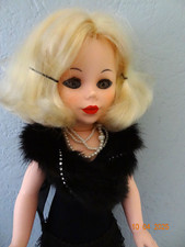 Ravissante poupée mannequin Véronique EFFE en tenue charleston