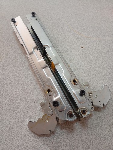 4055016960 charnière porte