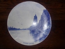 Assiette ou plat BOCH la LOUVIERE-Le Rocher-Bayard