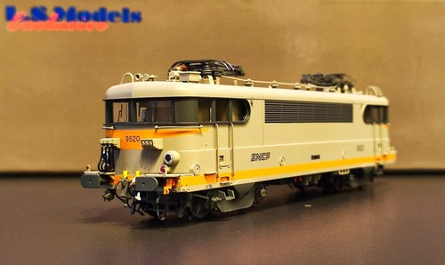 Models 10225 locomotive - :,