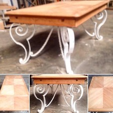 table de salle à manger piétement fer forgé dessus en merisier brut .XX siècle.