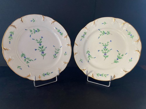 Anciennes assiettes à - 2,