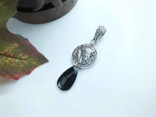 Collier cheval breloque noire