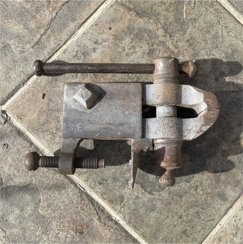 Ancien étau horloger