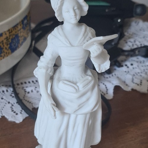 Statuette ancienne biscuit - statuette, en