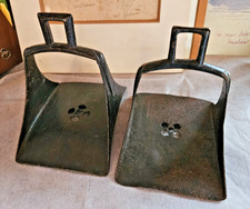 ANCIENNE PAIRE D'ETRIERS DE