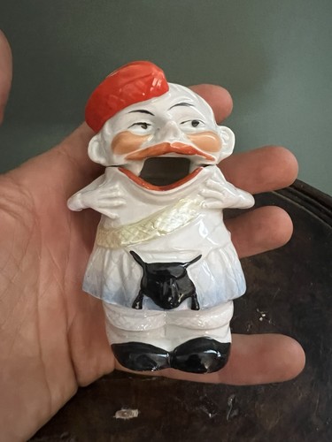 Moutardier salière de - ou,
