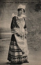 Old postcard 29 - Pont-Aven (Finistère) - Festival of Flowers of Ajoncs. bridesmaid