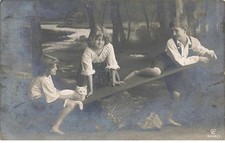 Child - Grete and Hanni Reinwald swinging - cat