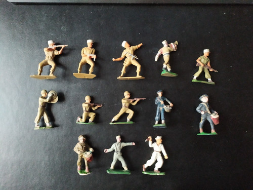 Lot soldats en plastique - 13,