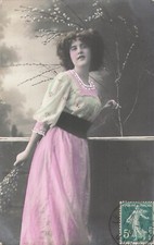 CP YOUNG WOMAN ELEGANT PRES BUSH