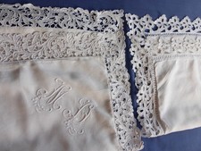 DEUX TAIES D'OREILLER