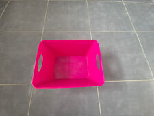 1 boite de rangement rose fushia en plastique