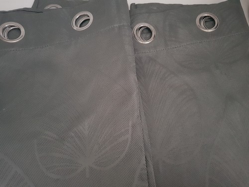 Deux rideaux occultants vert - deux,
