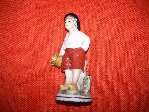 Sujet paysan porcelaine de - sujet, en