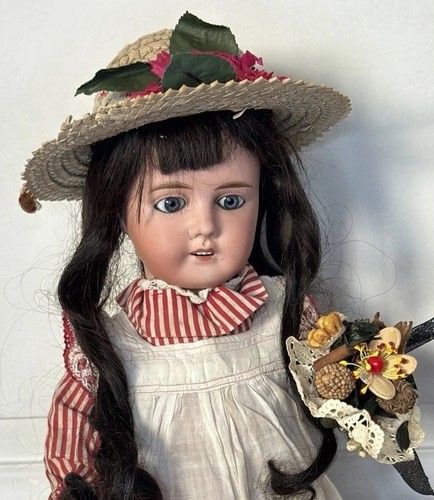 Ancienne poupée porcelaine - poupée,