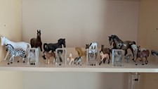 Collection de 100 figurines de chevaux
