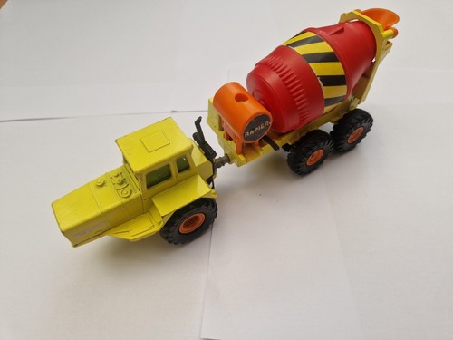 Camion malaxeur ciment - À,