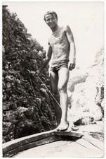 Vintage gay int photo shirtless guy slender young man swimming beach bulge +9618