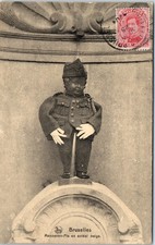 Belgique - BRUXELLES - Manneken pis en soldat belge