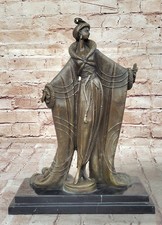 Modèle De Mode Art Nouveau