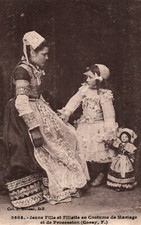 Old postcard 29 - Coray (Finistère) - 3605. Girl and Girl in Wedding Costume