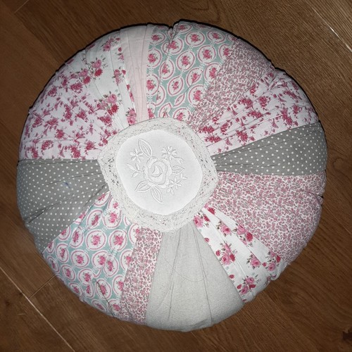 Coussin rond patchwork chambre