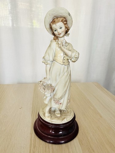Guran figurine jeune fille - g.,