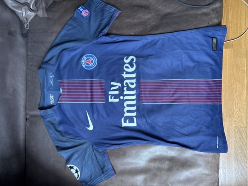Maillot officiel porté par