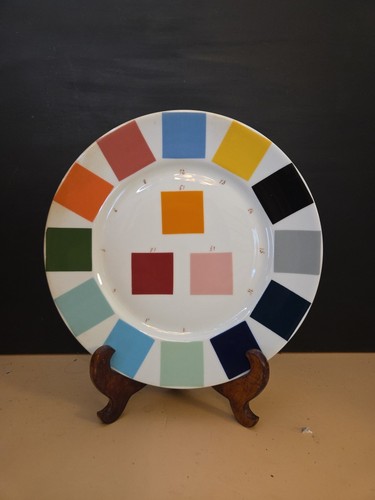 Assiette peu courante couleurs - courante,