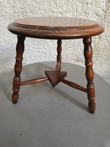 Tabouret bas tripode - tripode, art