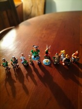 LOT DE 12 FIGURINES KINDER