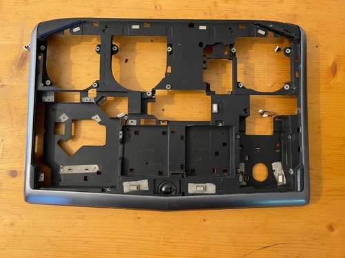 Alienware bottom case - 18,