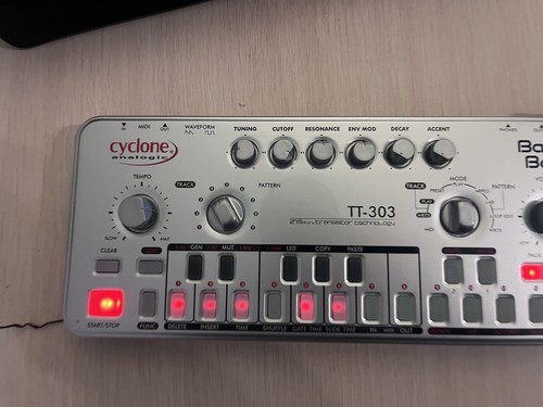 Cyclone analogic tt303 bass - tt303,