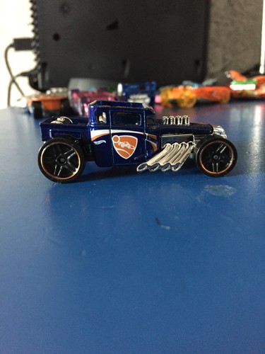 Voiture hot wheels bone - hot,
