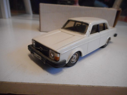 Tin wizard volvo 244 white - wizard, in