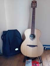 A vendre guitare classique électro-acoustique LAG