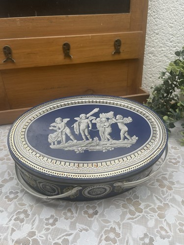 Ancienne boîte biscuits - à,